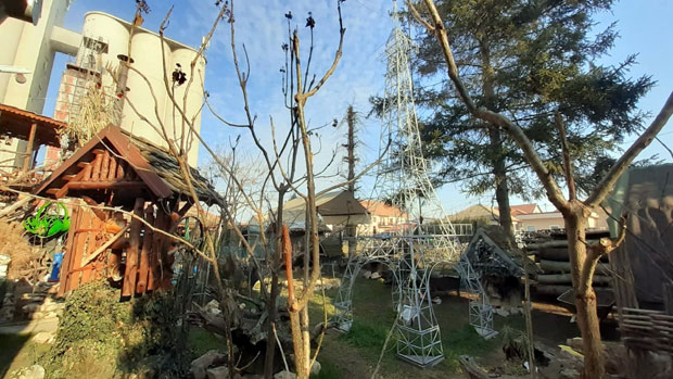 Ајфелова кула у срцу Тамнаве: Миливоје (61) донео дух Париза усред Уба